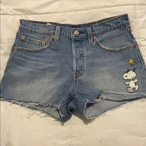 NWOT Levi’s snoopy shorts